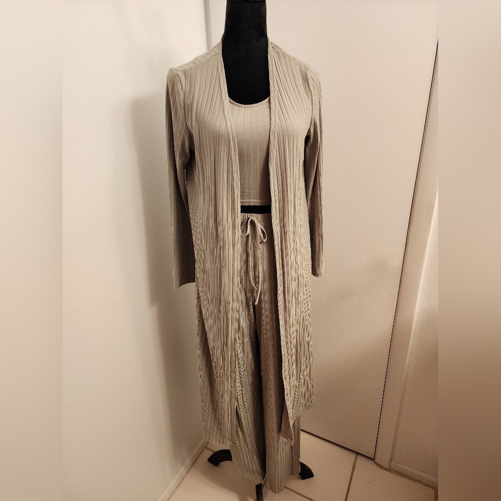 πͺ΄ 3-Piece Ribbed Lounge Set β Light Green (Small) - Picture 6 of 9